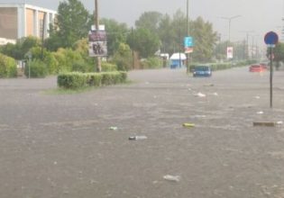 Ιωάννινα: «Άνοιξαν οι ουρανοί» – Έντονες βροχοπτώσεις, χαλάζι, πλημμυρισμένα σπίτια και δρόμοι