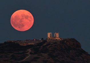 Κόσμημα στον νυχτερινό ουρανό η «Πανσέληνος του Οξύρρυγχου» – Μαγευτικές εικόνες του φεγγαριού