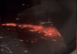 Φωτιά στην Αττική: Επιβάτης αεροπλάνου κατέγραψε το μέτωπο από ψηλά
