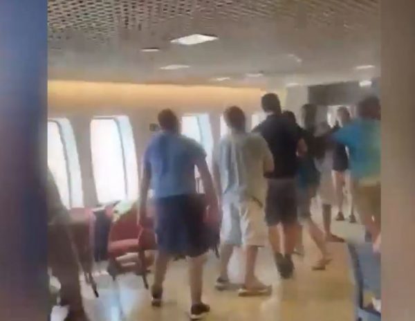 Πιάστηκαν στα χέρια για την τουαλέτα – Ξύλο στο πλοίο της γραμμής από Χανιά προς Πειραιά