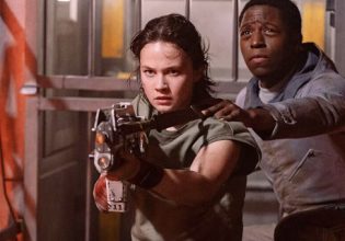 «Alien: Romulus»: Βιομηχανική αισθητική, χαμηλός φωτισμός και νεαροί επαναστάτες