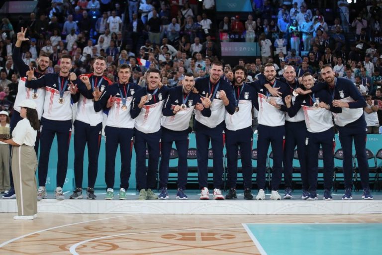 Απίστευτοι οι Σέρβοι: Εμφανίστηκαν… τύφλα στην απονομή των Ολυμπιακών Αγώνων