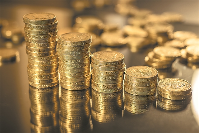 Χρυσές λίρες: Τα «παιχνίδια» των Ελλήνων – Ξεπουλάνε και αγοράζουν με κέρδος