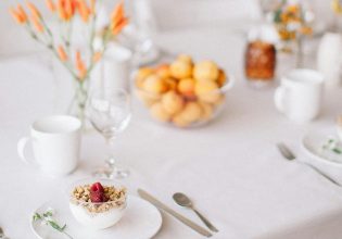 Τα superfoods που πρέπει να καταναλώνετε καθημερινά, σύμφωνα με τους διατροφολόγους