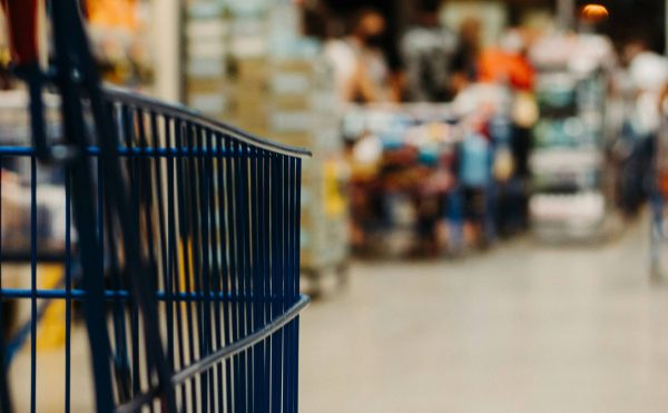 ΗΠΑ: Η «παγίδα» για τους καταναλωτές από την ψηφιακή ετικέτα τιμών στα ράφια των σουπερμάρκετ