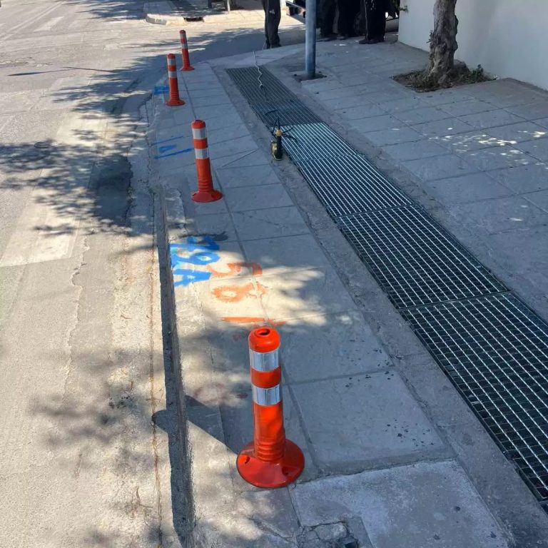 Σε ποιο δήμο της Αττικής βάζουν παντού κολωνάκια