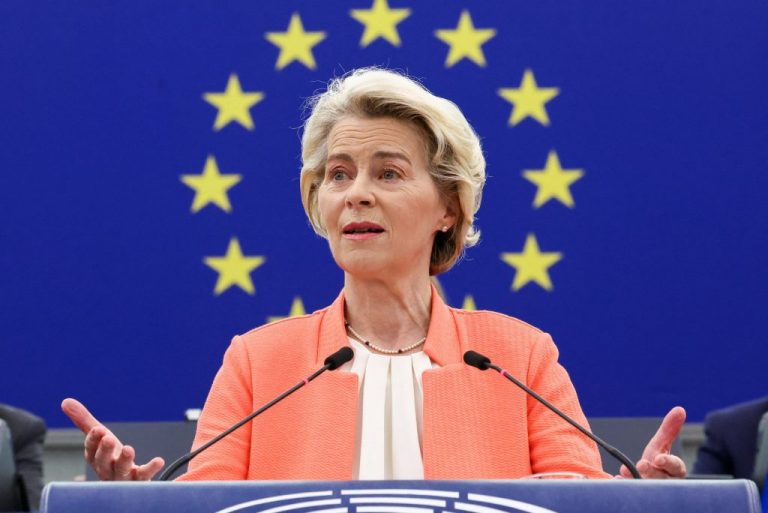 Φον ντερ Λάιεν: Στεκόμαστε στο πλευρό της Ελλάδας καθώς μάχεται με καταστροφικές πυρκαγιές