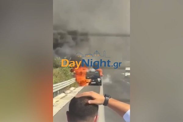 ΒΟΑΚ: Βανάκι που μετέφερε εργαζόμενους έπιασε φωτιά – Ακούγονταν απανωτές εκρήξεις