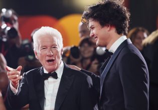 Ο Ρίτσαρντ Γκιρ πήγε στο Φεστιβάλ Βενετίας αλλά τις εντυπώσεις κέρδισε ο 24χρονος γιος του, Όμηρος