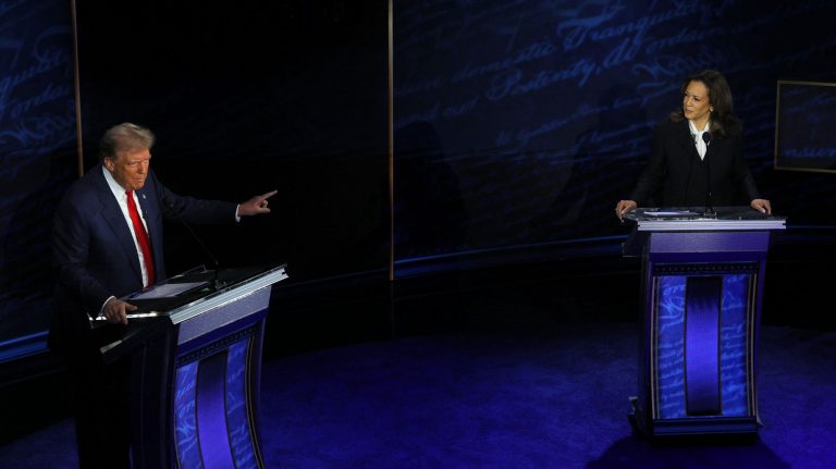 Χάρις – Τραμπ: Τα fake news που αναφέρθηκαν από τους δύο υποψηφίους