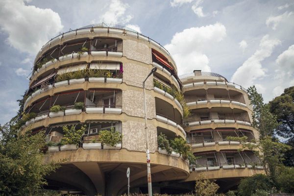 Τρεις πολυκατοικίες της Αθήνας με ιστορία