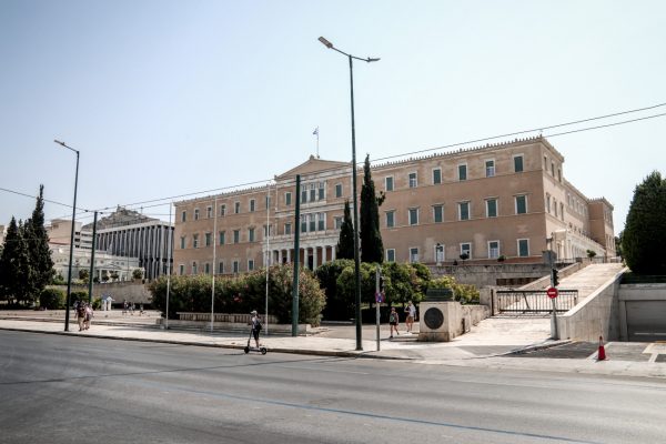 Επιβεβαιώνεται το ψαλίδισμα της κυβερνητικής εκτίμησης για την ανάπτυξη