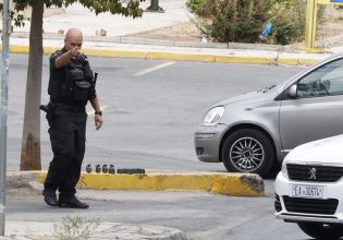 Άφαντος ο άνδρας που πέταξε τις χειροβομβίδες στο Κερατσίνι