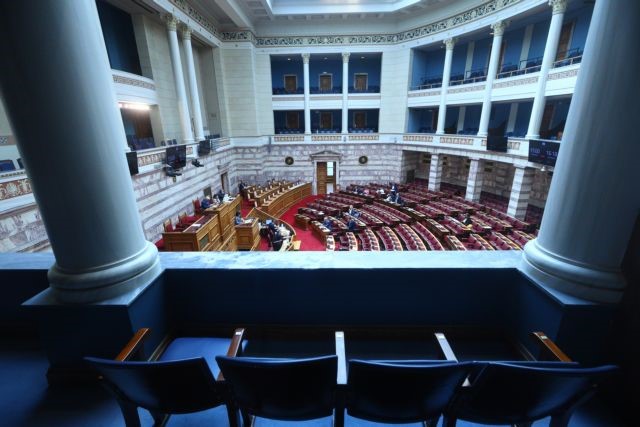 Κατατέθηκε στη Βουλή το νομοσχέδιο του ΥΠΕΣ για τη βελτίωση της λειτουργίας Δήμων και Περιφερειών