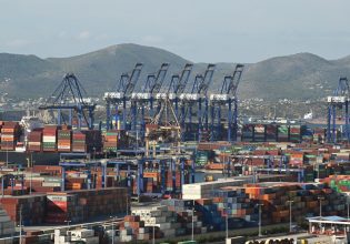 «Τρύπα» πολλών δισεκατομμυρίων στο ισοζύγιο τρεχουσών συναλλαγών