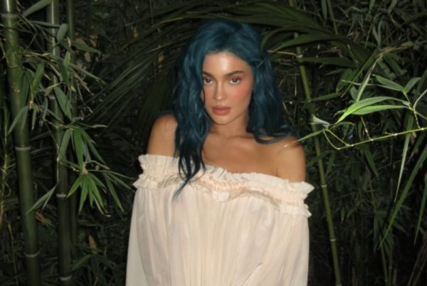 Η Κάιλι Τζένερ θυμήθηκε τα παλιά και έκανε τα μαλλιά της τιρκουάζ