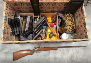 Ιωάννινα: Τουφέκια, όλμοι και χειροβομβίδες του Β΄ ΠΠ βρέθηκαν σε διαμέρισμα