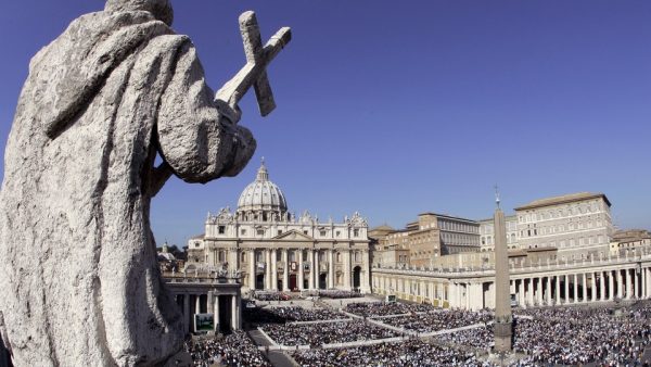 Το Βατικανό εκπέμπει SOS