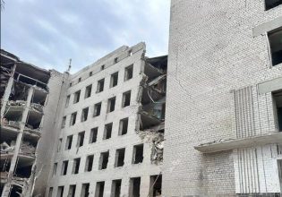 Ουκρανία: Αιματοχυσία με 41 νεκρούς και 180 τραυματίες από ρωσική επίθεση, λέει ο Ζελένσκι