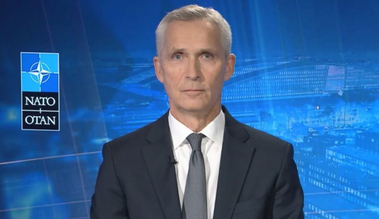 Στόλτενμπεργκ: Το ΝΑΤΟ δεν θα μπει σε πόλεμο αν τα μέλη του επιτρέψουν στο Κίεβο χτυπήματα στη Ρωσία