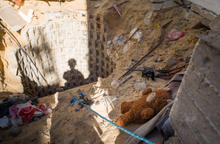 Ισραήλ: Δείχνει πλάνα από το τούνελ όπου «δολοφονήθηκαν» οι 6 όμηροι – Αντιδράσεις από τους συγγενείς