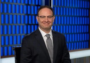 Aποσύρθηκε από τη δημοσιογραφία o Βοϊναρόφσκι (pic)