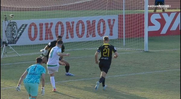 Πολυχρόνης και Ευαγγέλου έκλεισαν τα μάτια σε τρία πέναλτι υπέρ του Λεβαδειακού – Κακώς μέτρησε το γκολ της ΑΕΚ (vid)