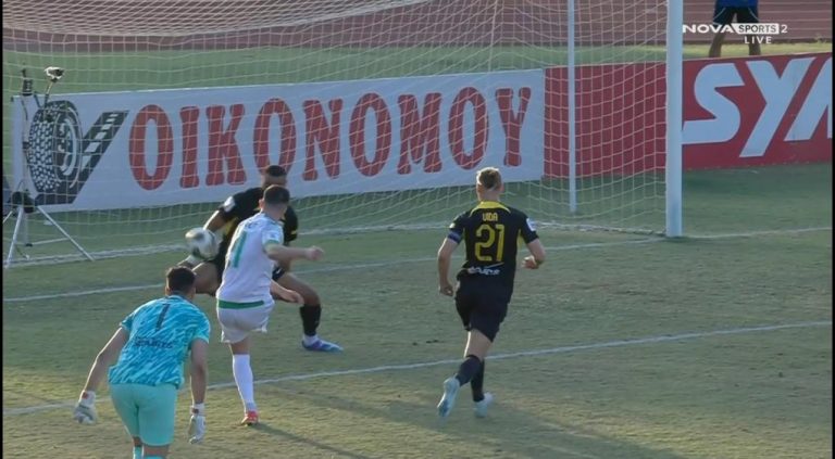 Πολυχρόνης και Ευαγγέλου έκλεισαν τα μάτια σε τρία πέναλτι υπέρ του Λεβαδειακού – Κακώς μέτρησε το γκολ της ΑΕΚ (vid)