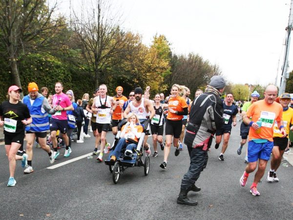 Ο Κόλιν Φάρελ συγκινεί με τη συμμετοχή του σε μαραθώνιο στο Δουβλίνο