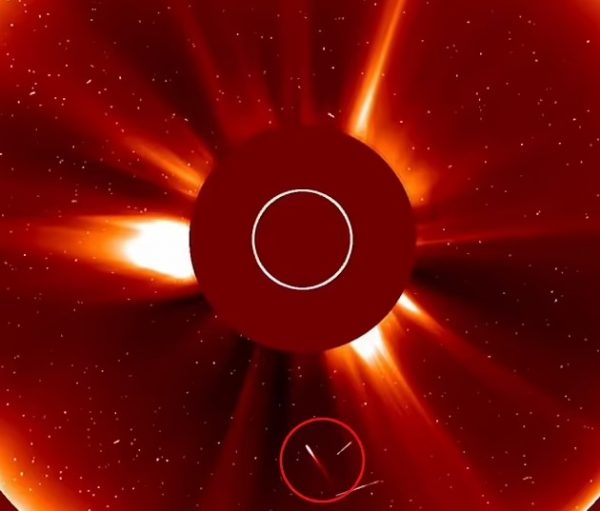 Η εντυπωσιακή στιγμή που ο Ήλιος καταπίνει τον κομήτη Halloween