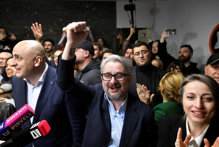 Γεωργία: Αντιπολίτευση και κυβερνών κόμμα δηλώνουν νικητές των εκλογών – Συγχαρητήρια Όρμπαν στο φιλορωσικό κόμμα