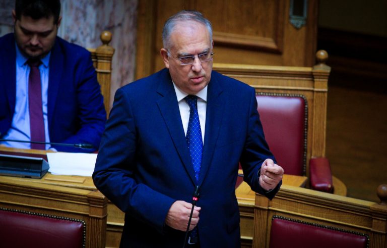 Ενημερώνονται από τον Τάκη Θεοδωρικάκο οι βουλευτές της ΝΔ