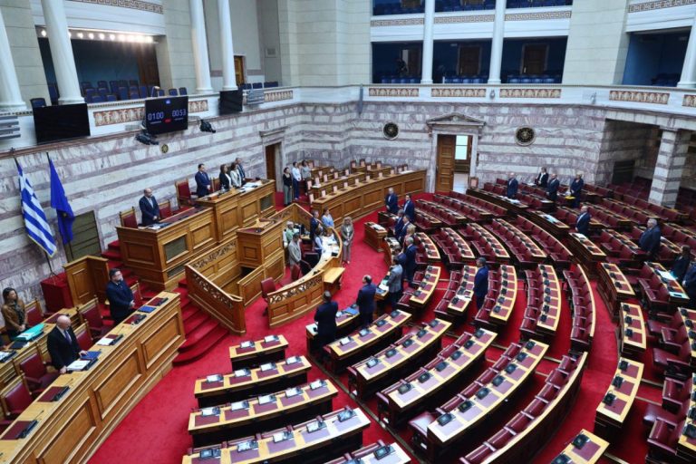 «Όχι» της κυβέρνησης στη τροπολογία του ΠΑΣΟΚ για την αναστολή της χρηματοδότησης των Σπαρτιατών