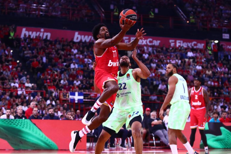 Ολυμπιακός – Μπαρτσελόνα 95-74: Την ισοπέδωσε και έκανε το 4Χ4 στο ΣΕΦ!
