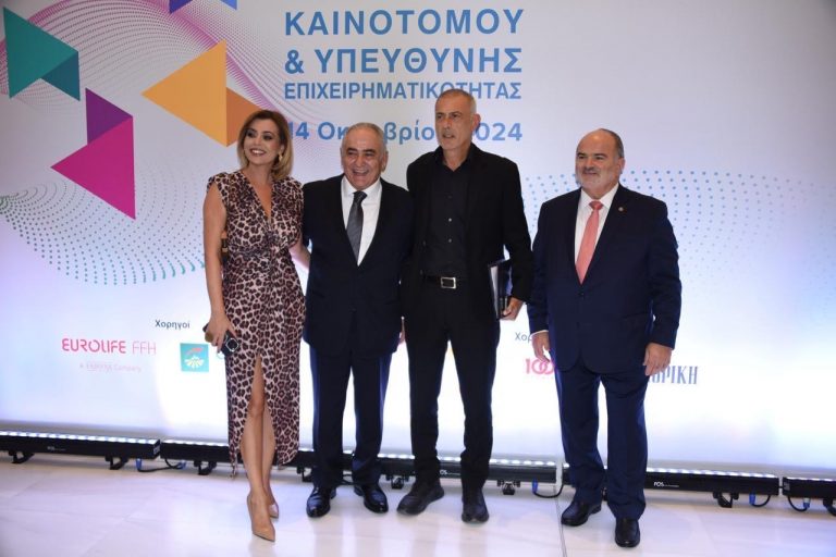 O Δήμαρχος Πειραιά στην απονομή των βραβείων «Βιώσιμης-Καινοτόμου και Υπεύθυνης Επιχειρηματικότητας»