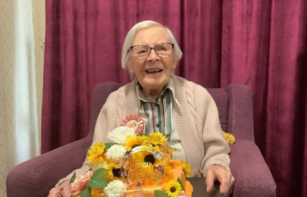 Έφτασε τα 105 χωρίς άσκηση και υγιεινή διατροφή – Ποιο είναι το μυστικό της