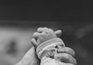 Νάουσα: Τραγωδία με νεκρό βρέφος εννέα ημερών