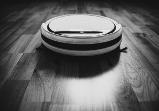 Τα ρομπότ επιτίθενται: Ρομποτικές σκούπες έπεσαν θύματα… χάκερ και άρχισαν να βρίζουν