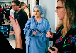 Συγγραφέας του Grey’s Anatomy έλεγε ψέματα ότι είχε καρκίνο – «Εμφανιζόταν στη δουλειά με ξυρισμένο κεφάλι»