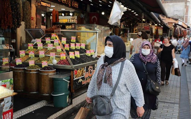 Τουρκία: Ο κατώτατος μισθός τρεις φορές κάτω από το όριο φτώχειας