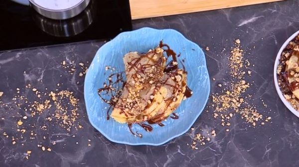 Συνταγή:  Κρέπα με σοκολάτα, μπανάνα, φουντούκια και γκρανόλα