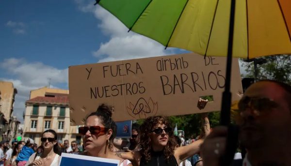 Ισπανία: Η στεγαστική κρίση απειλεί να «ξεσπιτώσει» υπουργό