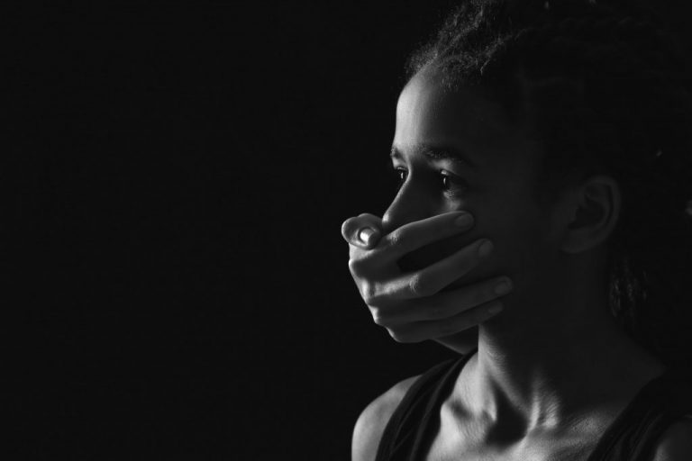 Για κακούργημα διώκεται ο 16χρονος για τον βιασμό 13χρονης στη Θεσσαλονίκη – Τι δήλωσε ο πατέρας του