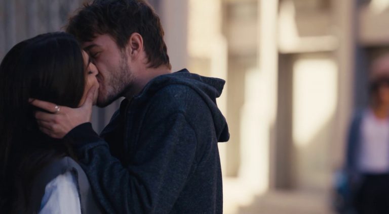 «Ταμπού»: Έρευνες, ψέματα και φιλιά