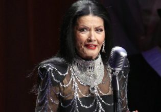 Ζωζώ Σαπουντζάκη: «Ο Νιάρχος μου έστελνε στο καμαρίνι μου ένα κουτί από σπίρτα γεμάτο λίρες»