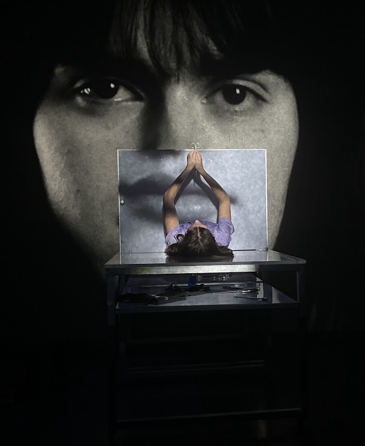 «Το σώμα σας, σας ανήκει. Η γυναίκα δεν είναι μια μηχανή τεκνοποίησης»