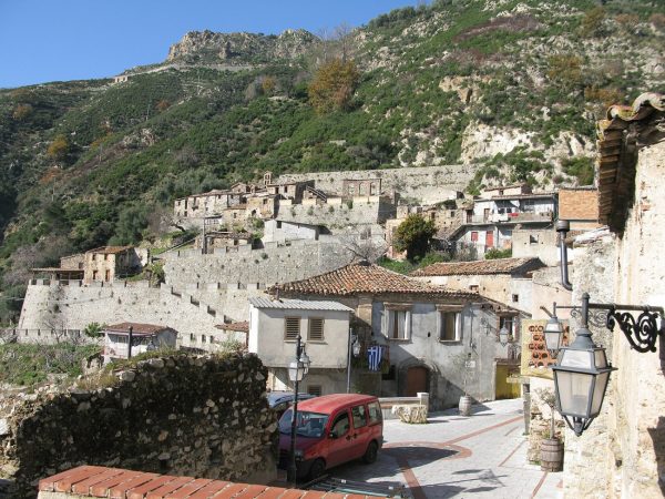 «Γεφυρώνοντας το Ιόνιο»: Ενώνοντας τις παραδόσεις, τη γλώσσα και τον πολιτισμό Ελλάδας και Ιταλίας