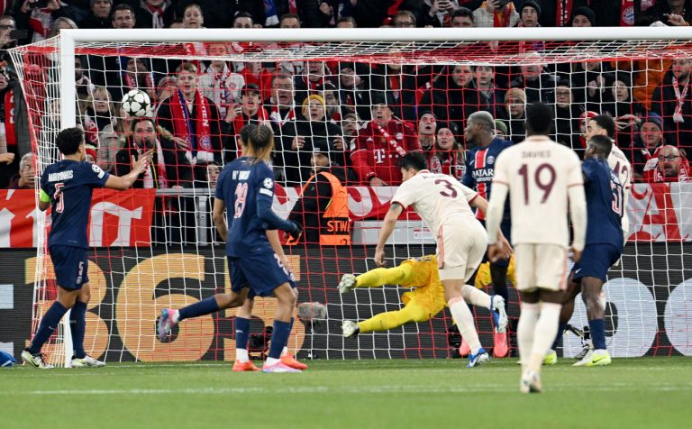 H Mπάγερν άφησε εκτός πρόκρισης την Παρί (vid)