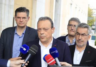 Φάμελλος: Να παραδώσουν την έδρα τους Τζάκρη και Πούλου – Η ιστορία θα κρίνει την επιλογή τους