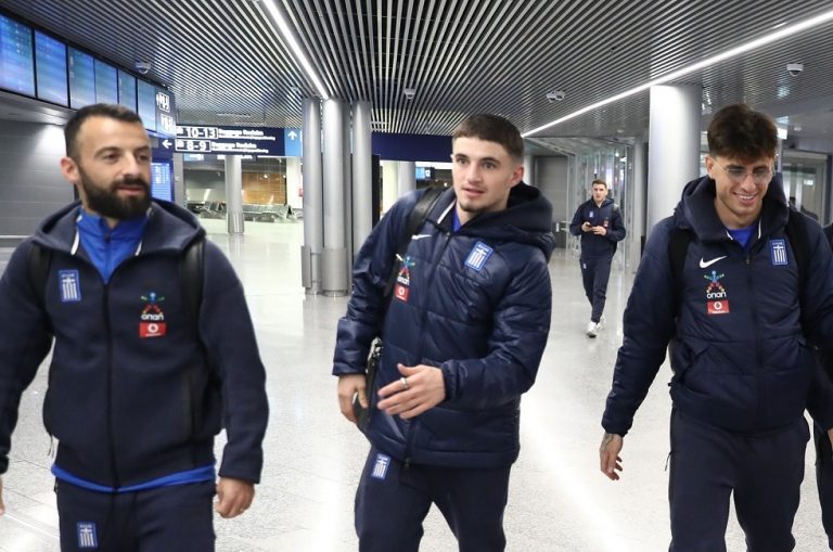 Έφτασε στο Ελσίνκι η εθνική ομάδα για το ματς με τη Φινλανδία (pics)